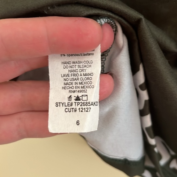 Fashion Nova Kids NWT T-shirt and Shorts set deep green and white size 6 - Picture 4 of 4